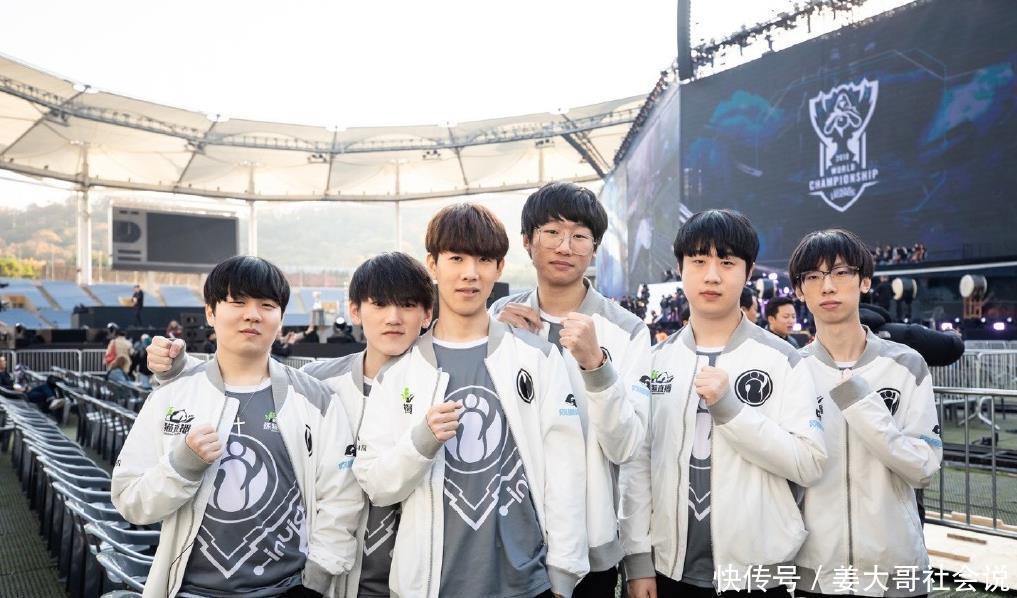 这些身着制 这些身着制